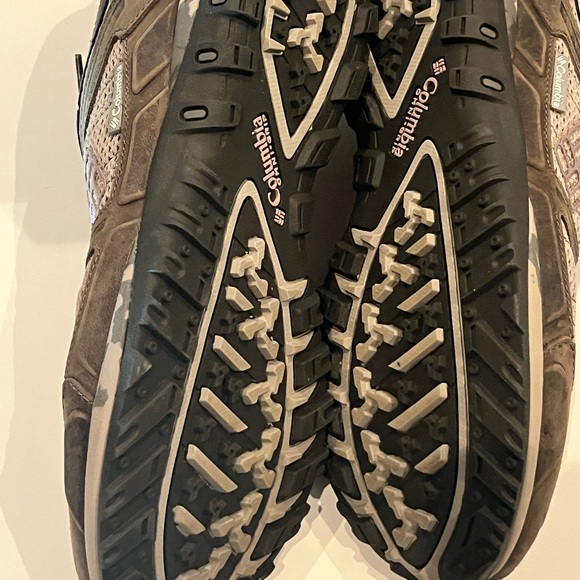 Columbia Brown and Cream Athletic Shoes for Outdoor Adventures - Picture 3 of 6